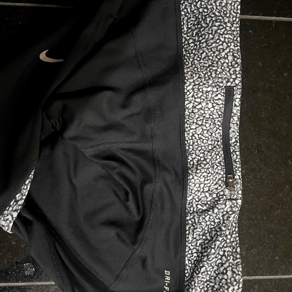 🧘 Women's Nike Dri-Fit Leggings crop yoga band in Black Size Medium EUC - Picture 4 of 4